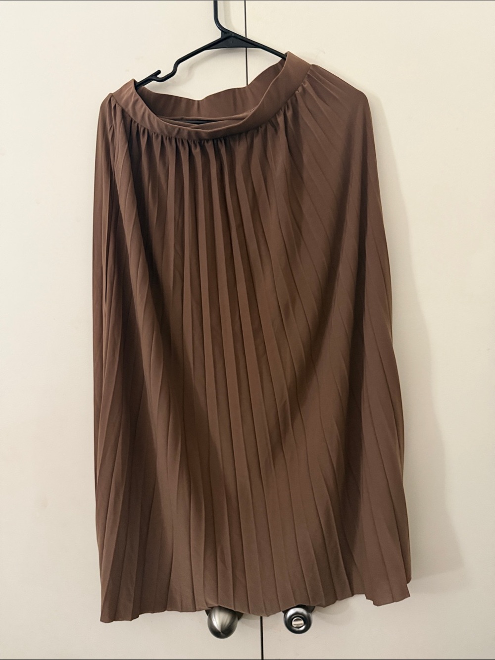 Pleated Midi Skirt in Brown